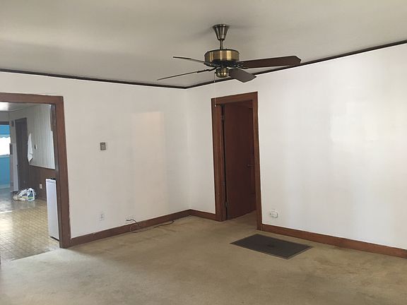 Living room with ceiling fan