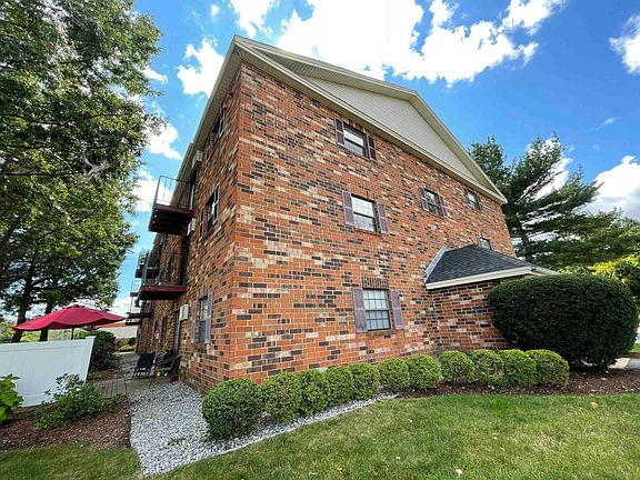 3rd image of 11 Railroad Ave APT 11
