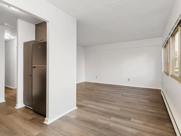 The Willis Apartments — Photo 14