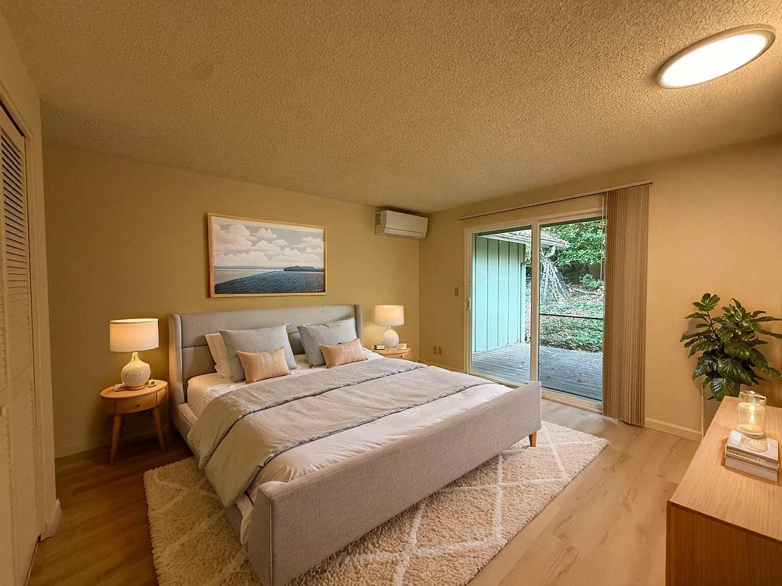 3 bed, 2.0 bath, 1168 sqft, $2,450 — Photo 4