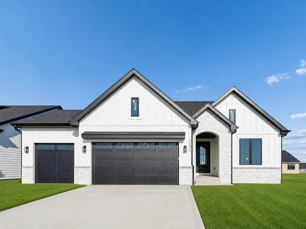 17317 Brookview Dr, Waukee, IA 50263