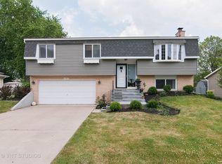 1459 Coloma Pl, Wheaton, IL 60189