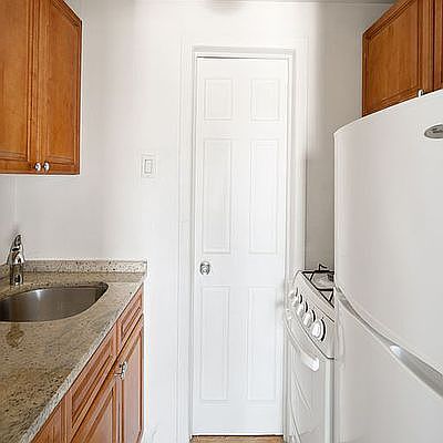 5th image of 153 E 37th St APT 4B