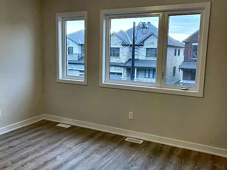 1007 Showman St — Photo 7