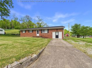 5392 Newcomb Creek Rd, Huntington, WV 25704