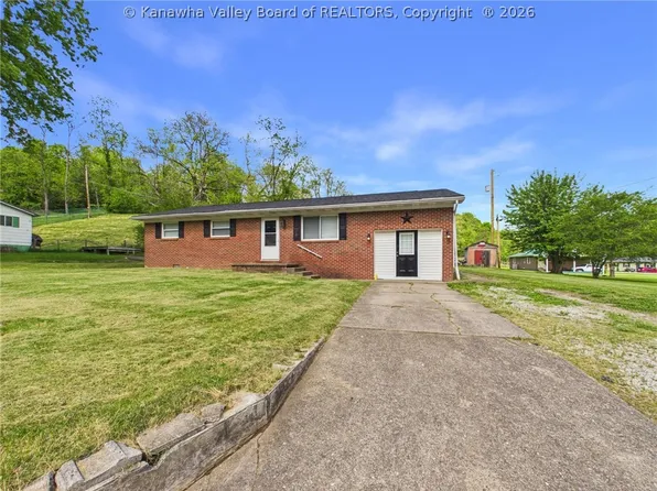5392 Newcomb Creek Rd, Huntington, WV 25704