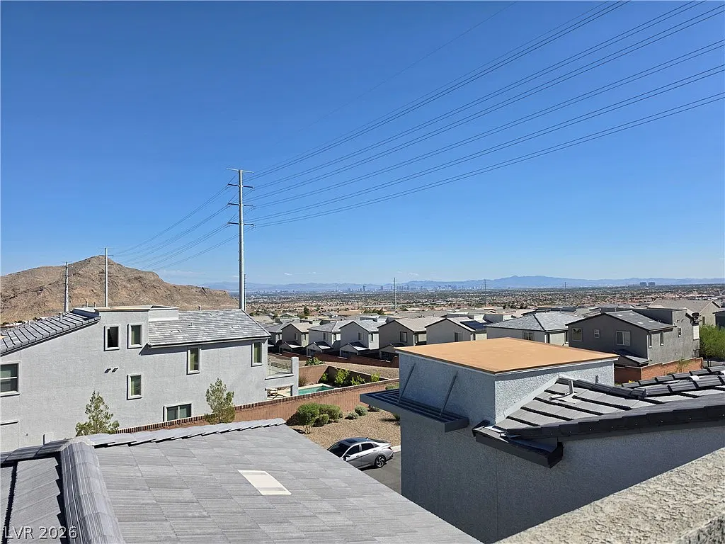 3 bed, 2.5 bath, 2232 sqft, $3,200 — Photo 4