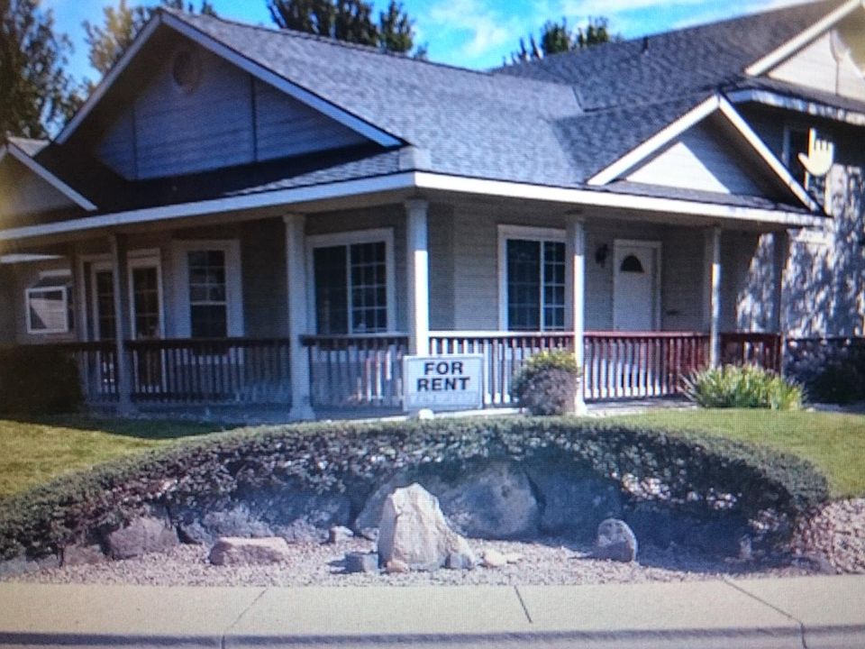 True tri-level. corner lot RV/ other Parking