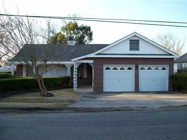 1st image of 118 3rd Ave
