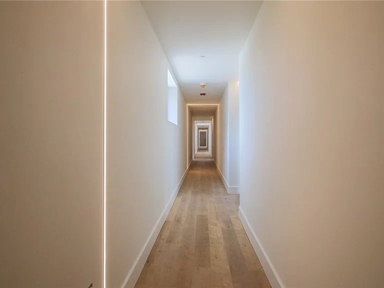 33 Russell St #202 — Photo 2