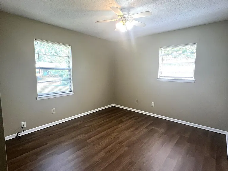 104 Michael Ct — Photo 8