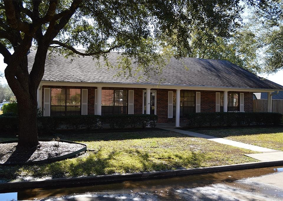 1st image of 402 Aspen Bend St