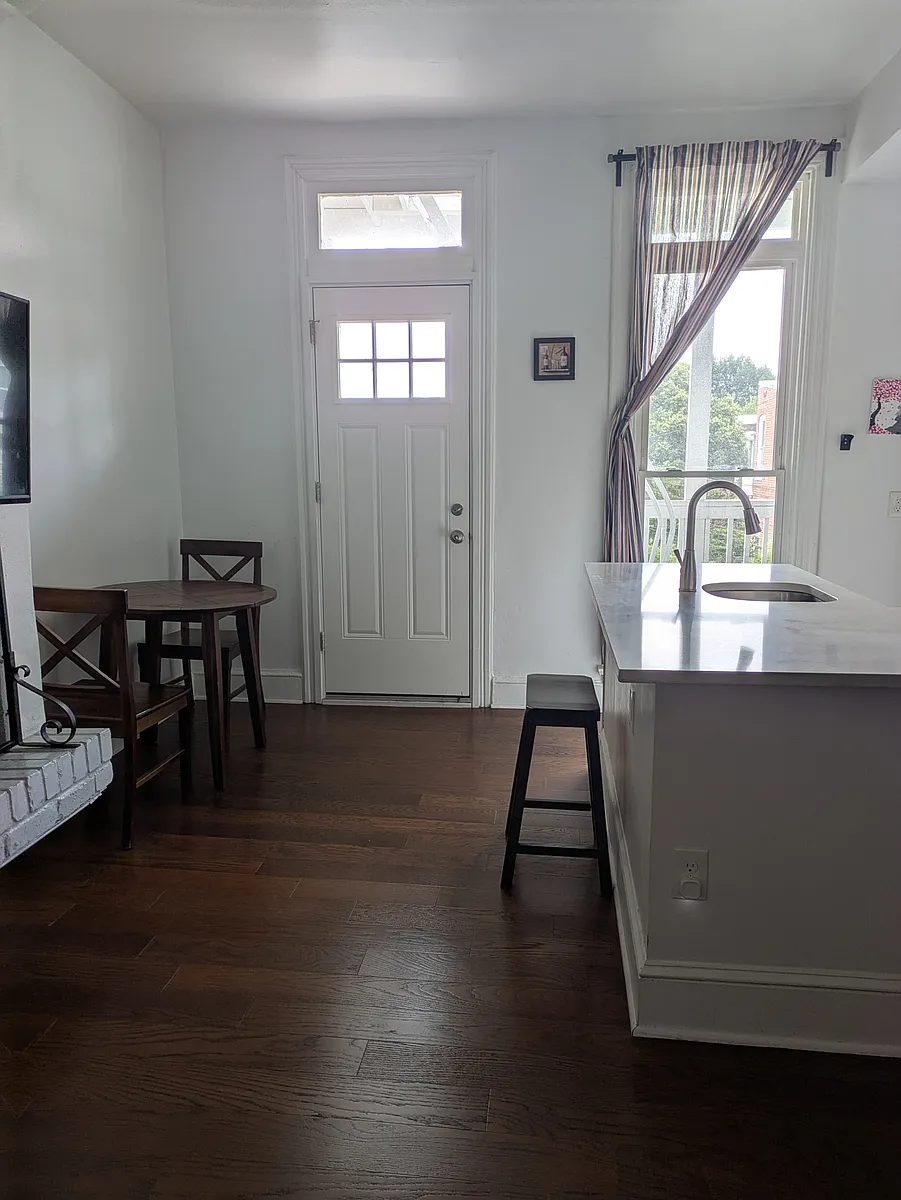 Building Photo - 409 Constitution Ave NE #3