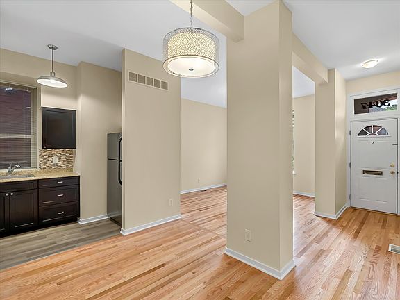 4th image of 3647 Botanical Ave Floor 1