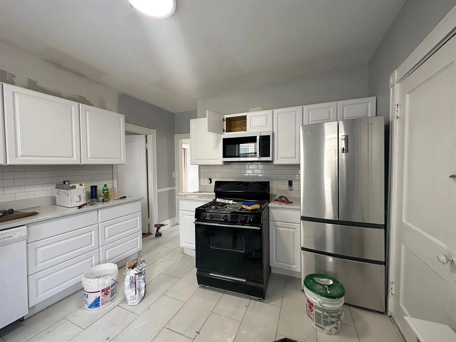 3 bed, $3,800 — Photo 1