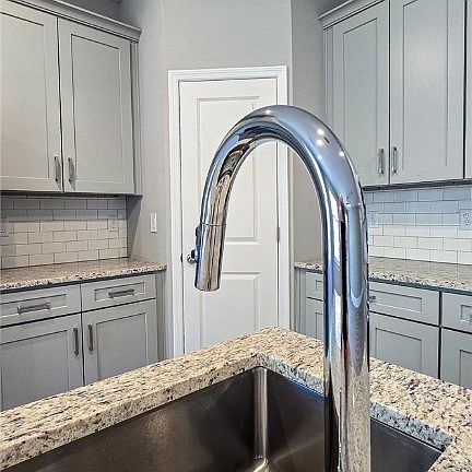 5th image of 10436 N Halsey Way