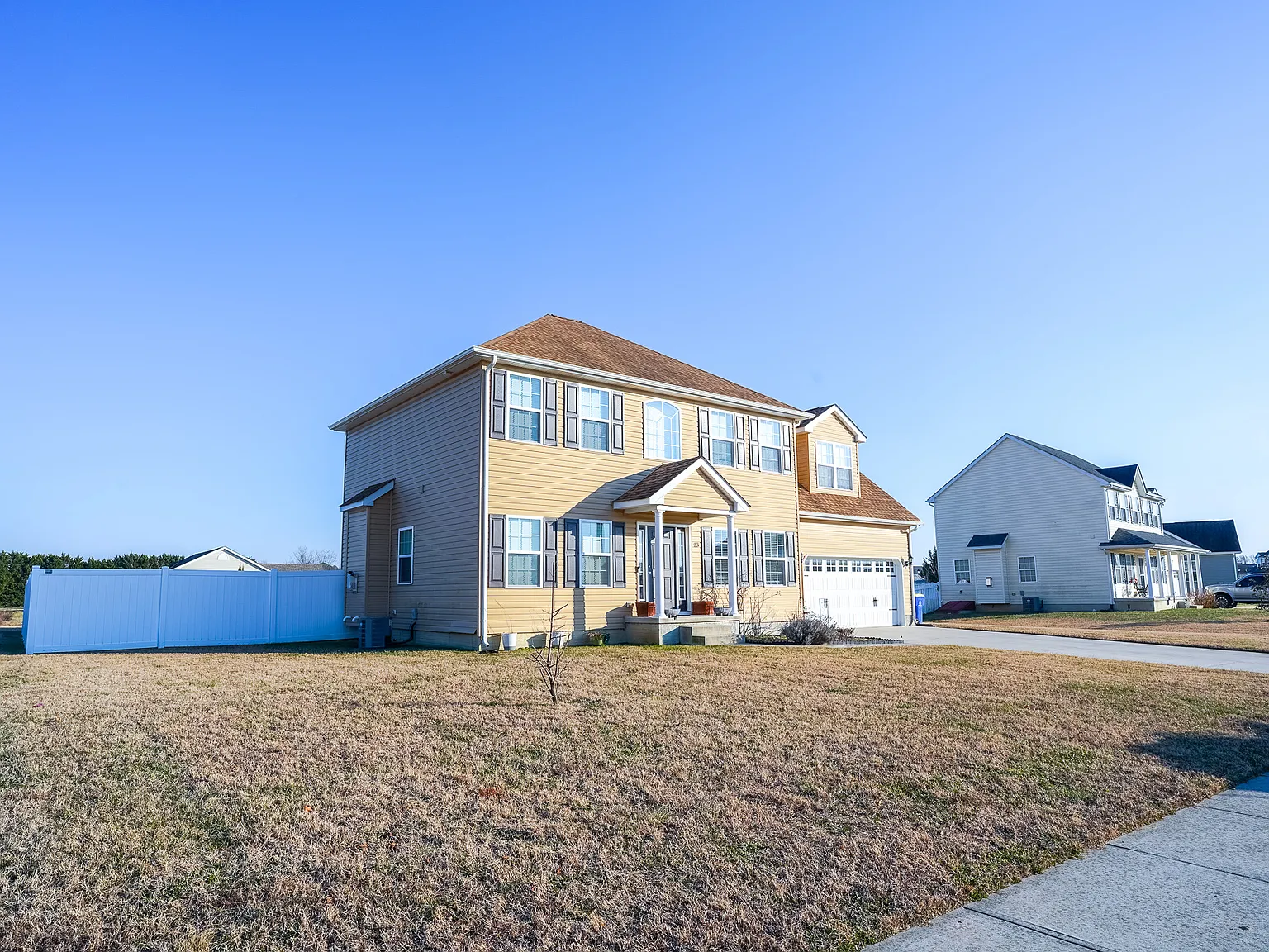 4 bed, 2.5 bath, 3006 sqft, $2,500 — Photo 2