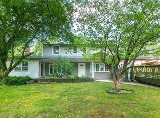 81 Peach Tree Dr, East Norwich, NY 11732
