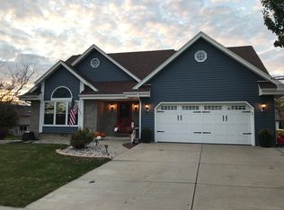 W208N16581 Celtic Ct, Jackson, WI 53037