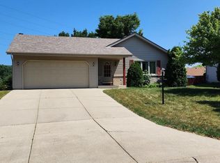 8430 S Golden Fields Dr, Oak Creek, WI 53154
