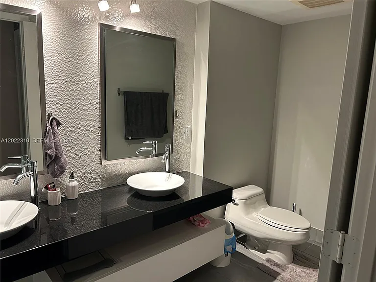 92 SW 3rd St #3703 — Photo 18