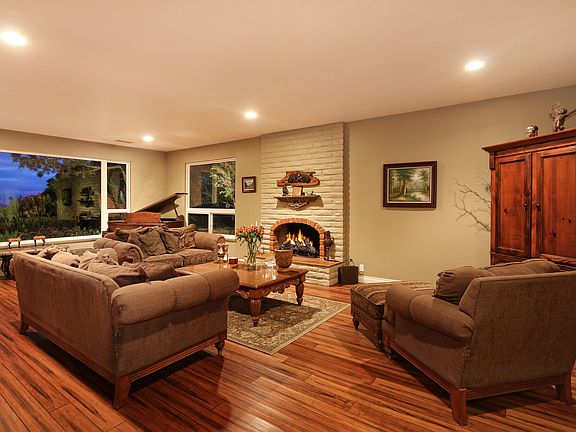 5th image of 2307 Carroll Ln