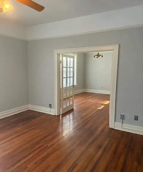 211 E 10th St — Photo 5