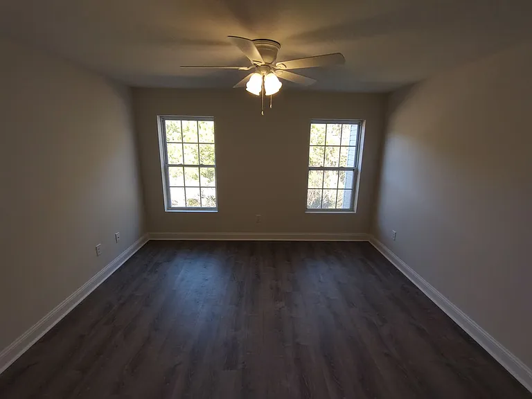 1046 Fairway Ln — Photo 8