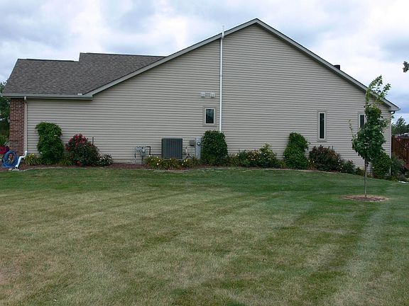 3rd image of 15609 Bethany Ct