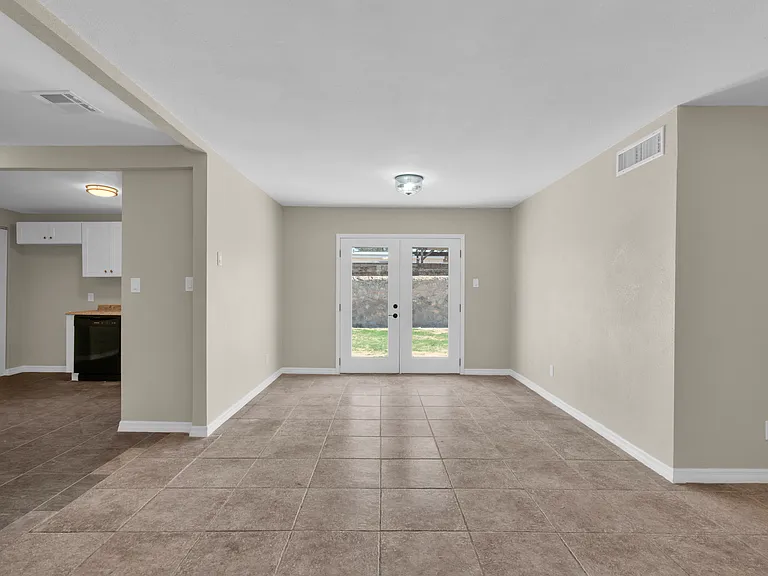 404 Rocca Ln — Photo 5