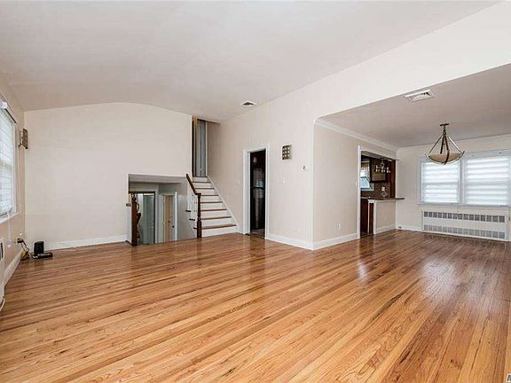 5th image of 282 Lawrence St