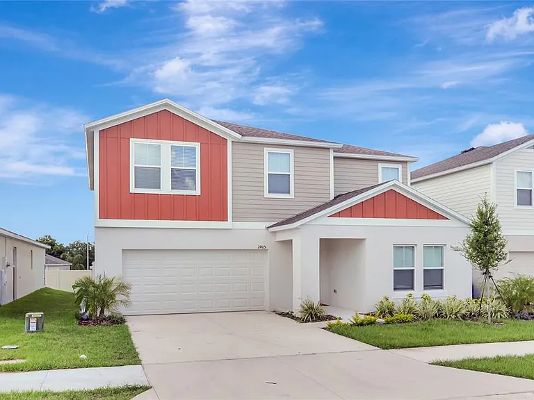 2405 Oakwood Ln — Photo 3