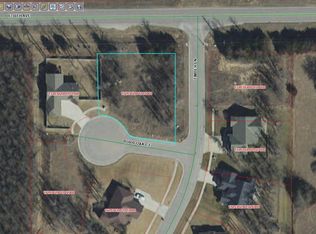 1 Burr Oak Ct, Hutchinson, KS 67502