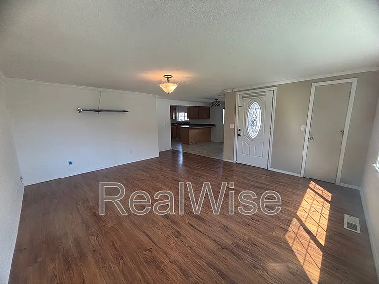 1296 NW Keasey St — Photo 4