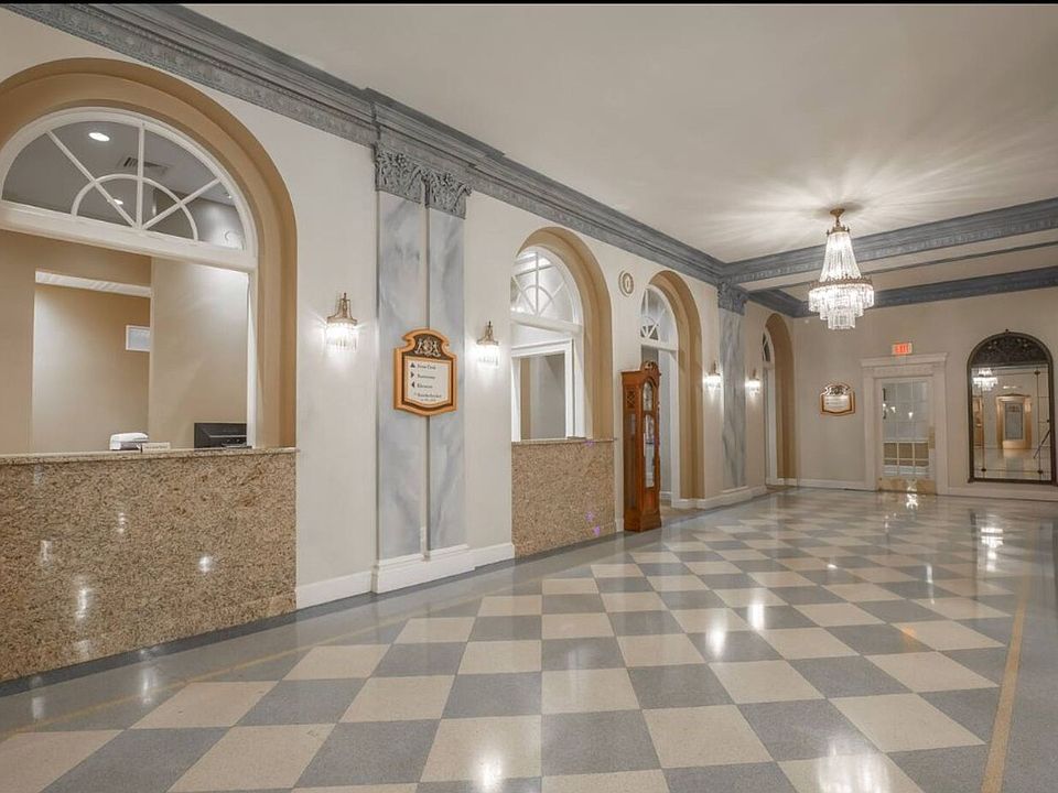 1028 E Juneau Ave Knickerbocker Apartment Rentals Milwaukee, WI Zillow