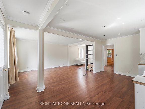 4th image of 975 Victoria Park Ave
