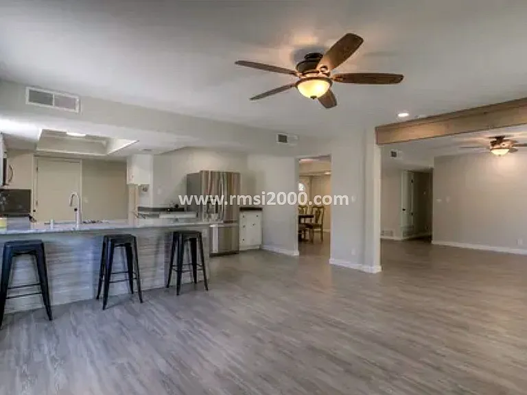 10813 Lowe St NE — Photo 4