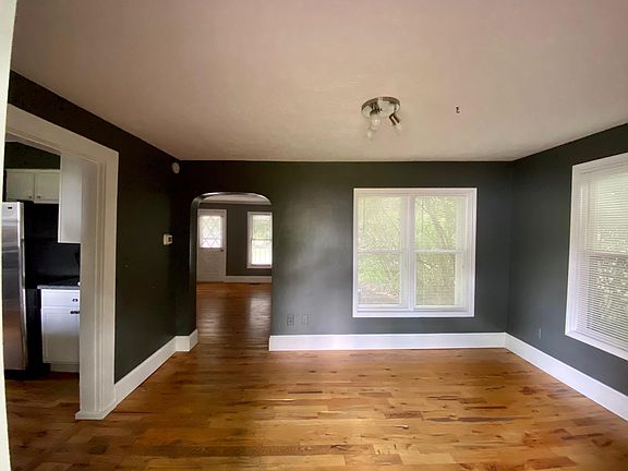 4th image of 425 E 4th St