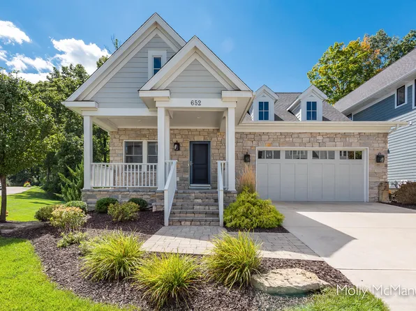 652 Greenslate Dr SE, Ada, MI 49301