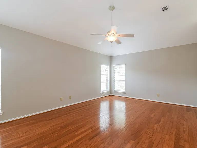 2819 Calender Lake Dr — Photo 9