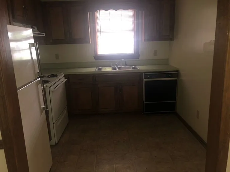 121 Williamson St — Photo 4