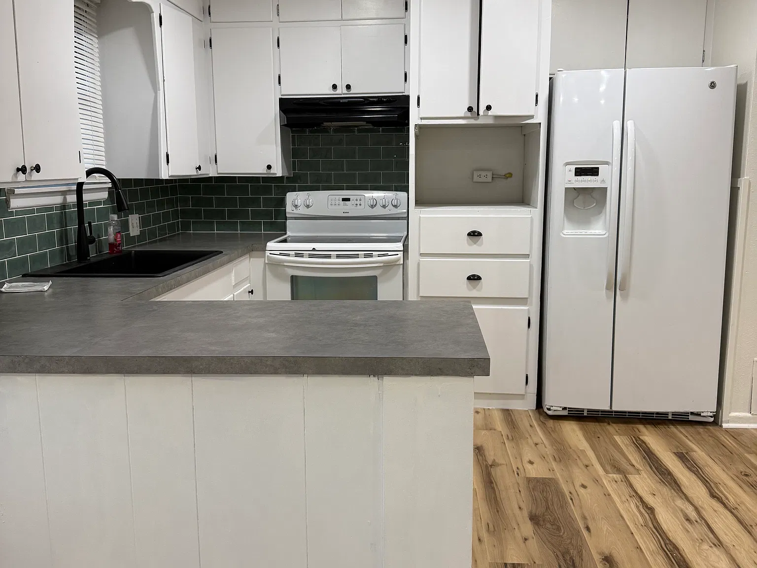 3 bed, 1.5 bath, 1390 sqft, $1,600 — Photo 3