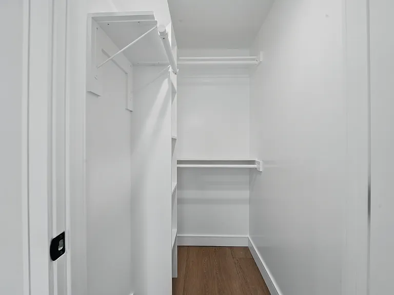 8236 1/2 Blackburn Ave — Photo 3