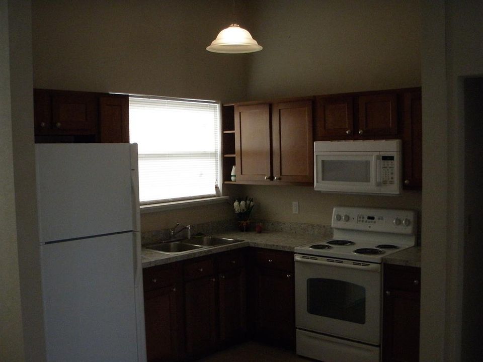 2nd image of 110 Woodside Dr