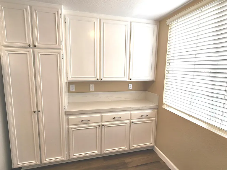 Eat-in kitchen nook