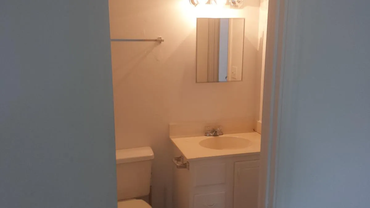 2 bed, 1100 sqft, $1,250 — Photo 4
