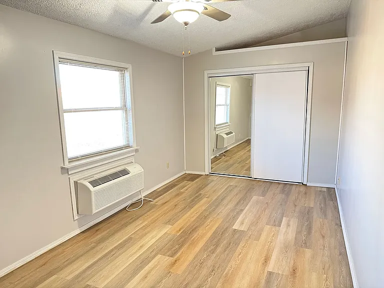 1410 Dillon Dr — Photo 9