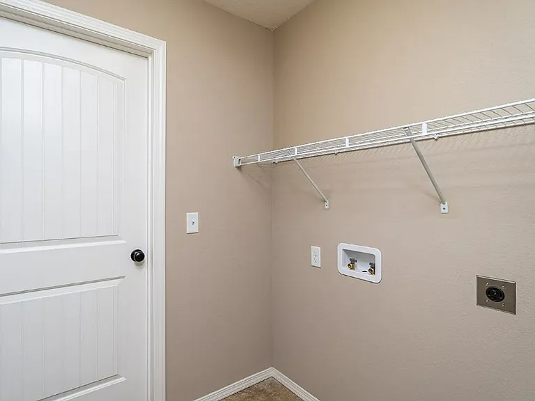 852 S Waco Ave — Photo 11