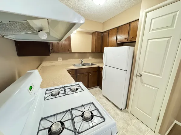 2610 S 70th St #24, Lincoln, NE 68506