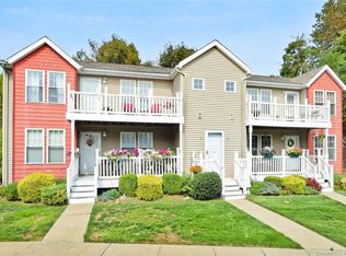 33 Miranda Ln #33, Stratford, CT 06615